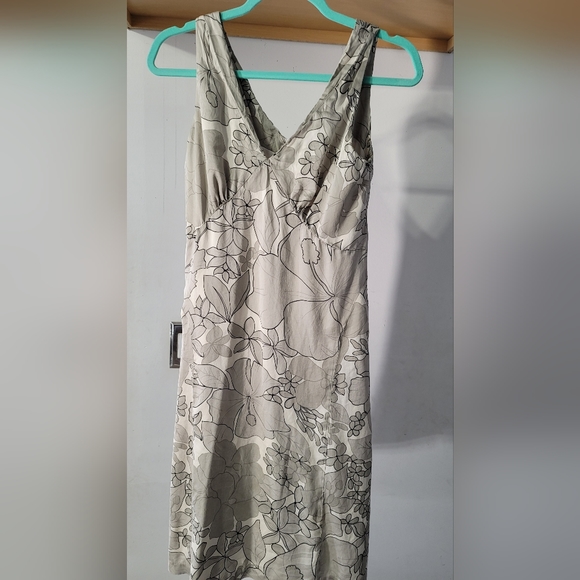 Kensie 100% Silk Floral silver dress - Picture 2 of 6
